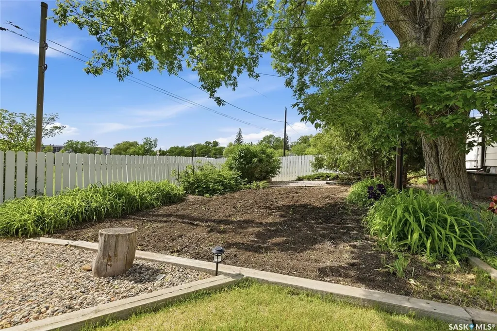 133 Ellison Crescent Regina SK S4R 4V6