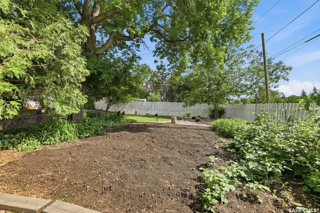 133 Ellison Crescent Regina SK S4R 4V6