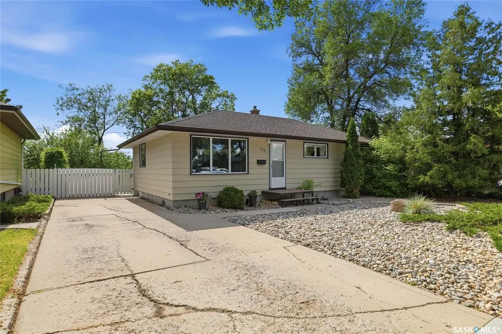 133 Ellison Crescent Regina SK S4R 4V6