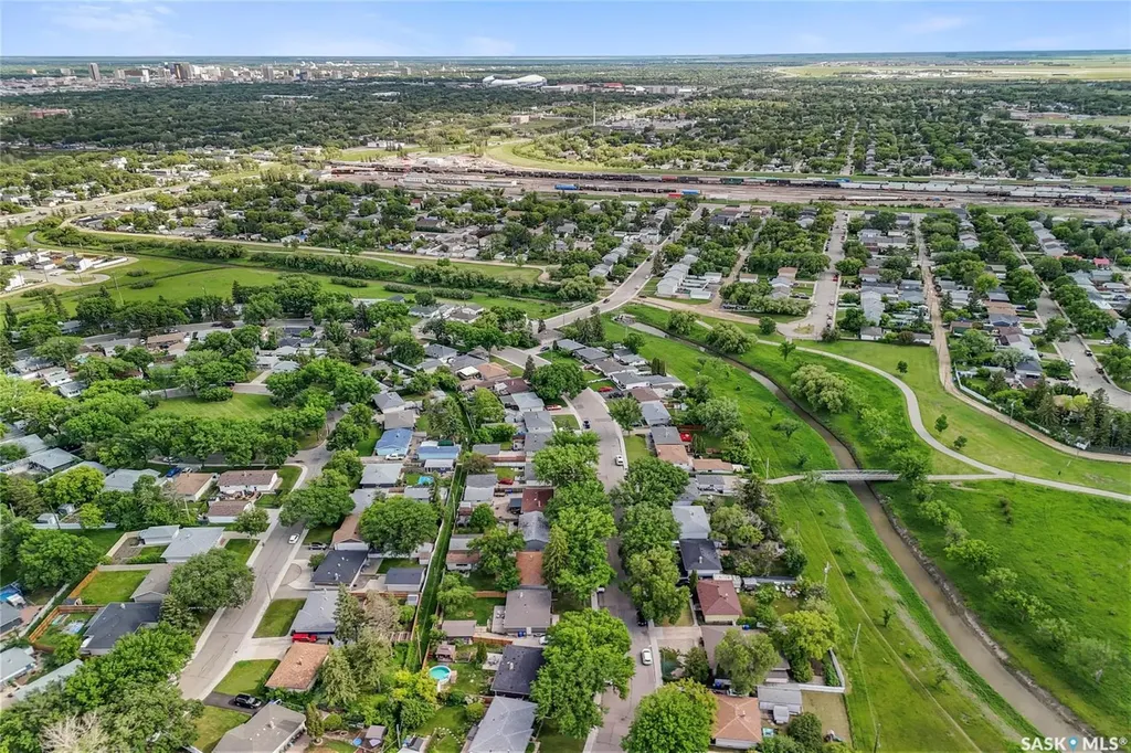 133 Ellison Crescent Regina SK S4R 4V6