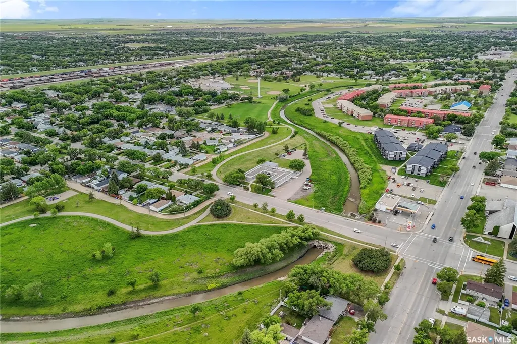 133 Ellison Crescent Regina SK S4R 4V6