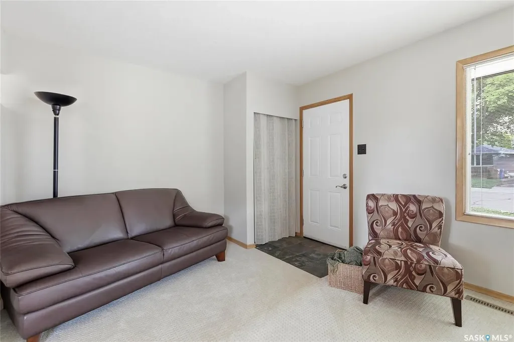 133 Ellison Crescent Regina SK S4R 4V6