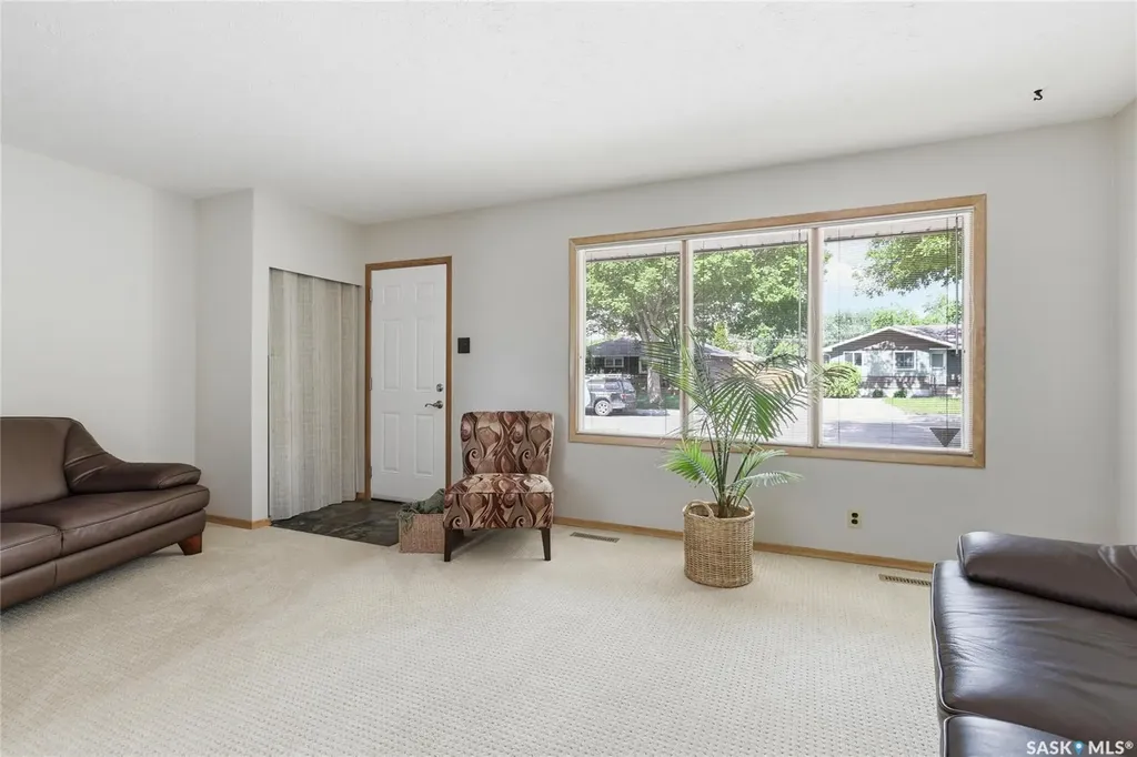133 Ellison Crescent Regina SK S4R 4V6