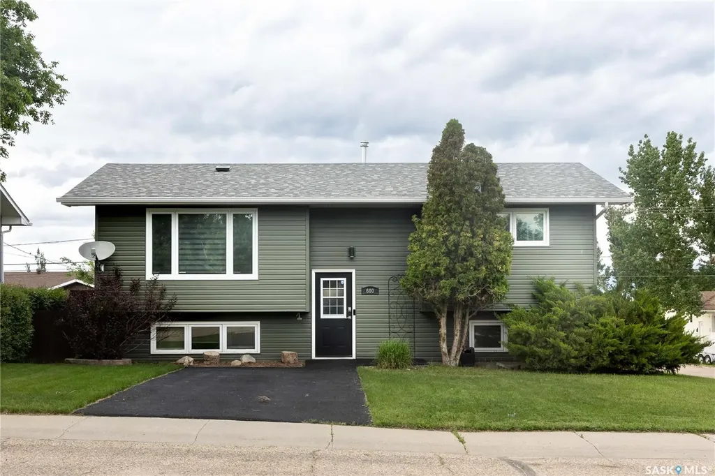 600 5th Avenue W Assiniboia SK S0H 0B0