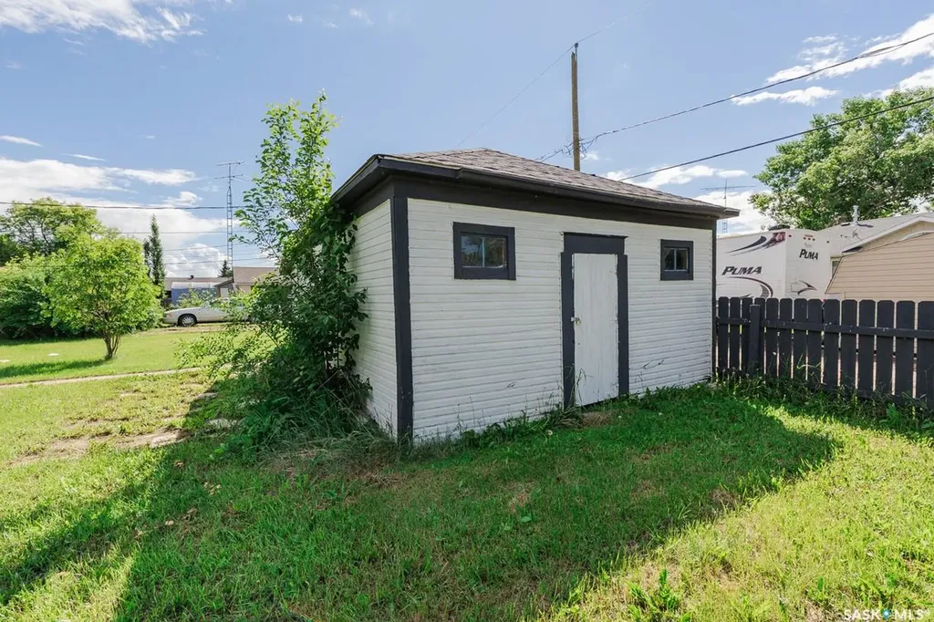 307 Lonsdale Street Luseland SK S0L 2A0