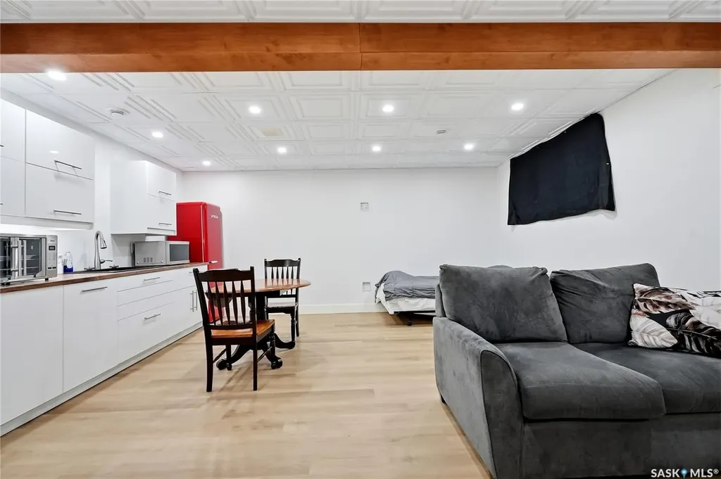 3220 11th Street Saskatoon SK S7M 5M4