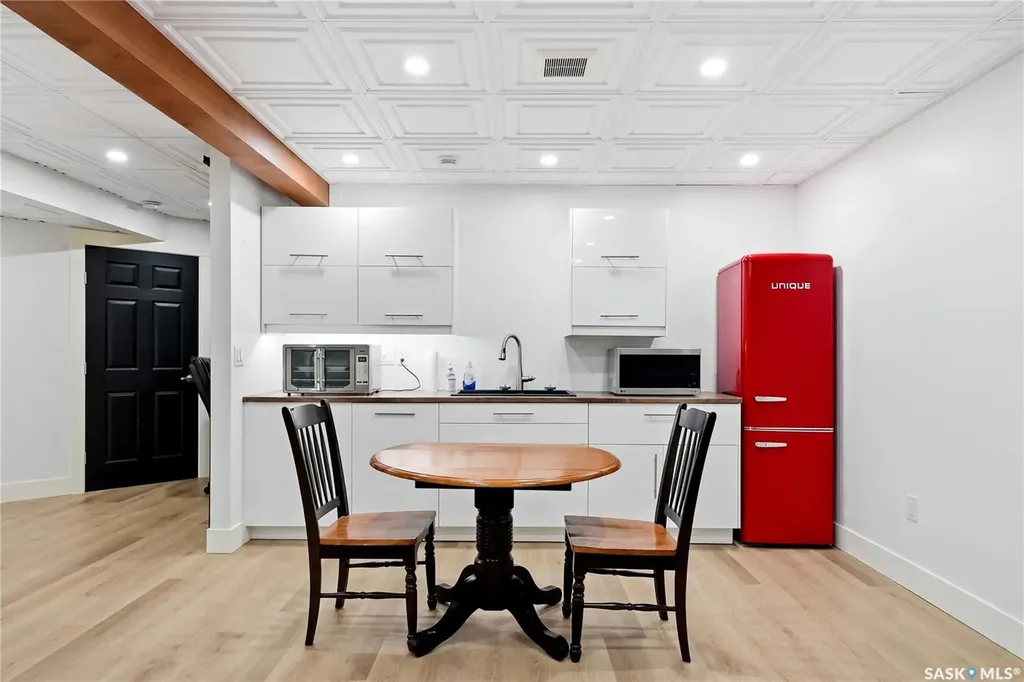 3220 11th Street Saskatoon SK S7M 5M4