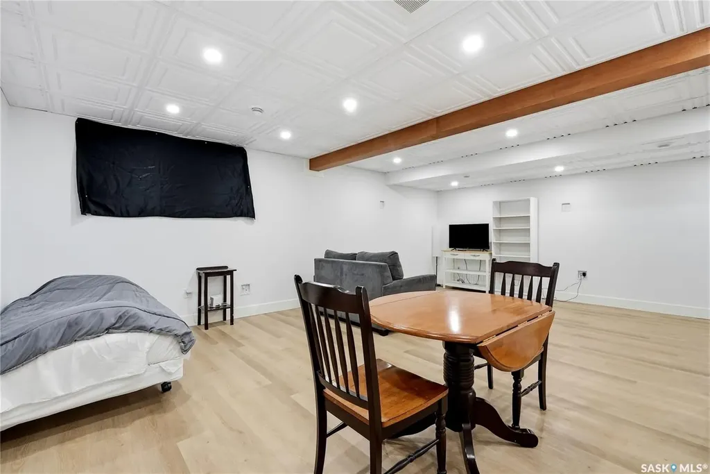 3220 11th Street Saskatoon SK S7M 5M4