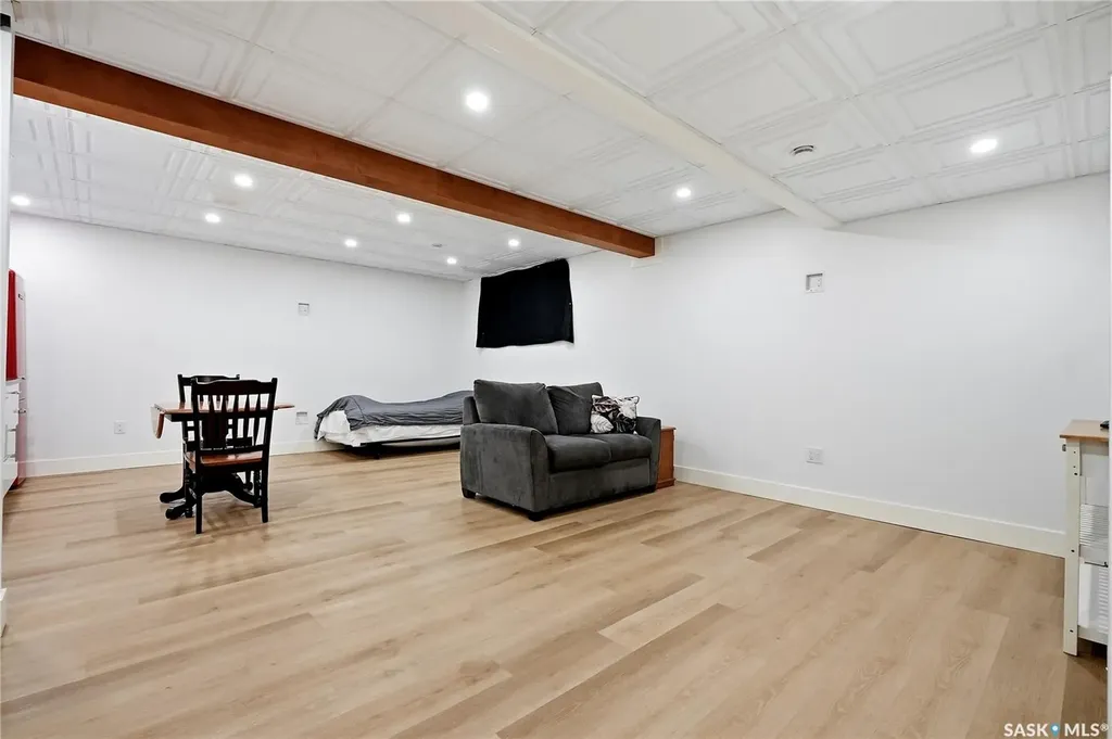 3220 11th Street Saskatoon SK S7M 5M4