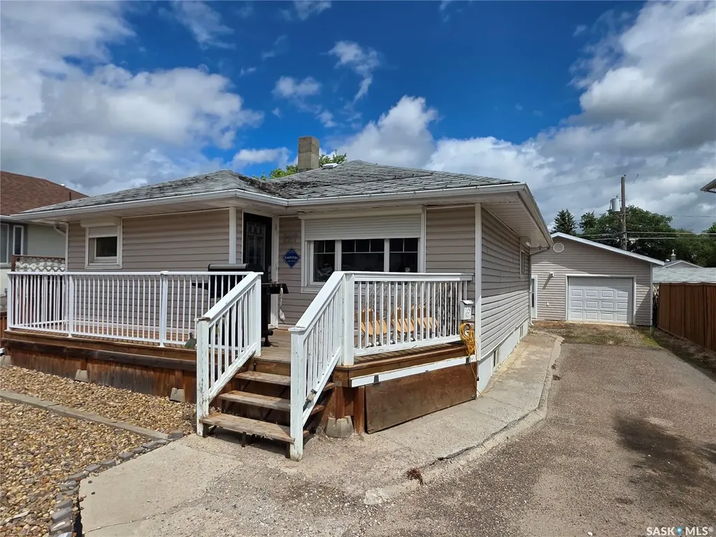 227 10th Avenue NW Swift Current SK S9H 1B4