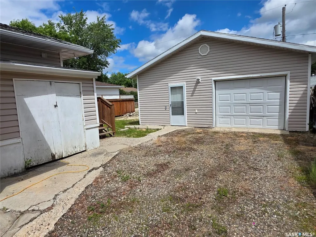 227 10th Avenue NW Swift Current SK S9H 1B4