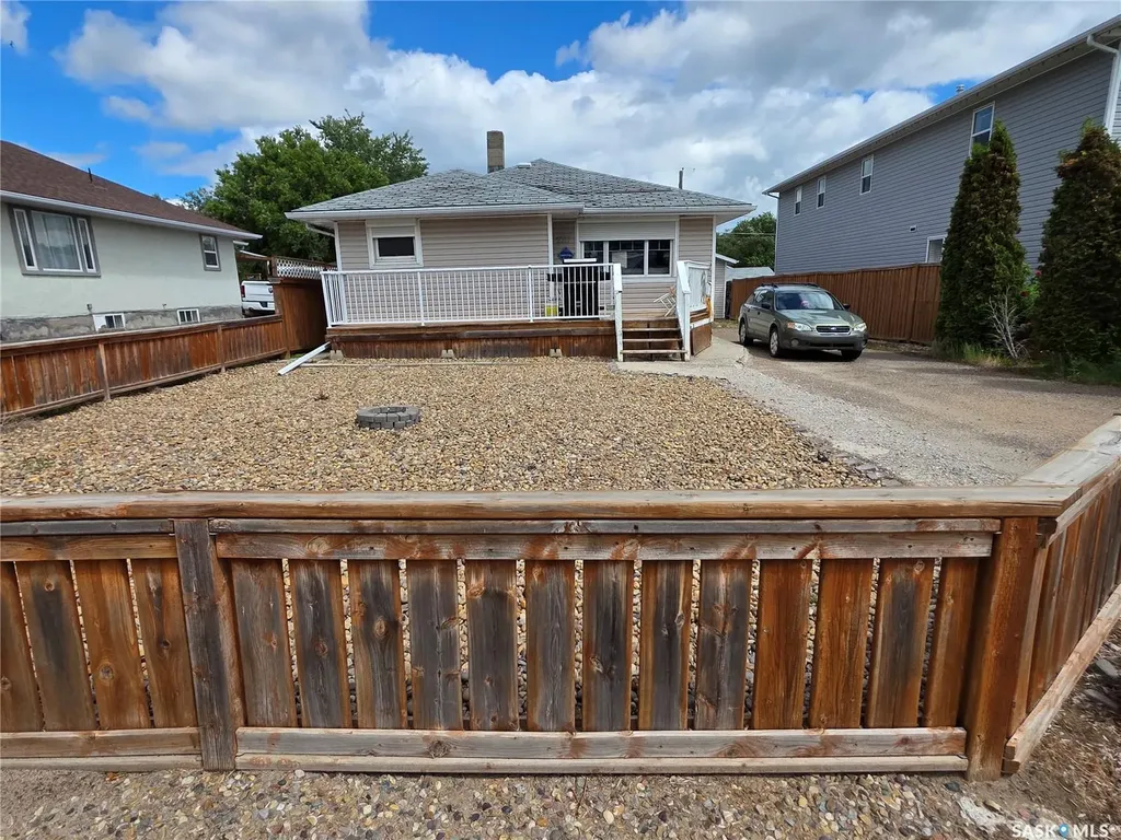 227 10th Avenue NW Swift Current SK S9H 1B4