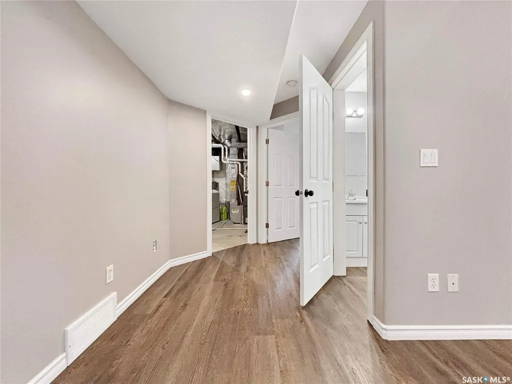 2955 Mcclocklin Road Saskatoon SK S7R 0A1