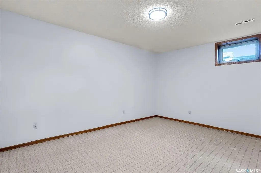 471 Wakabayashi Crescent Saskatoon SK S7K 7M6