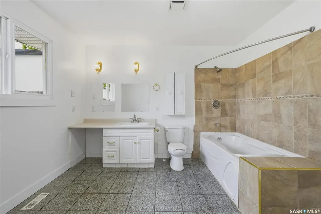514 V Avenue S Saskatoon SK S7M 3E9