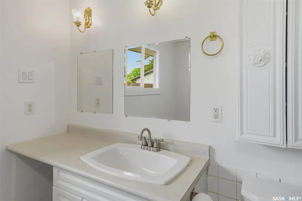 514 V Avenue S Saskatoon SK S7M 3E9