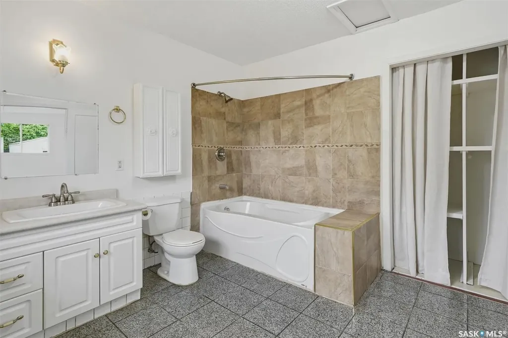 514 V Avenue S Saskatoon SK S7M 3E9
