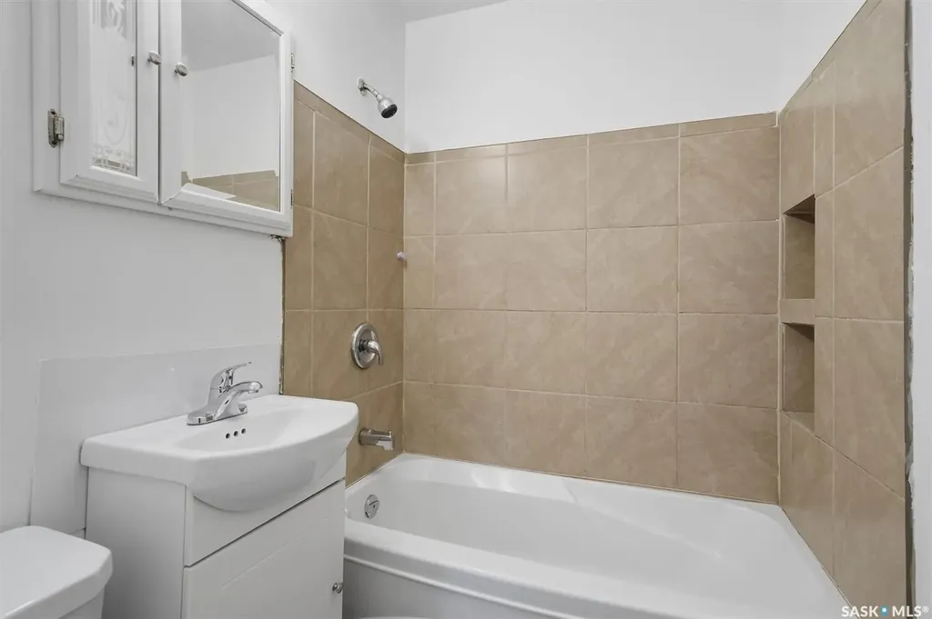 514 V Avenue S Saskatoon SK S7M 3E9