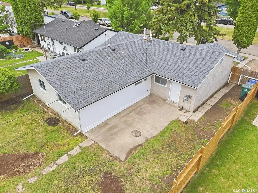 514 V Avenue S Saskatoon SK S7M 3E9