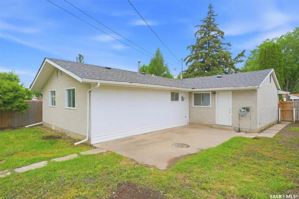 514 V Avenue S Saskatoon SK S7M 3E9