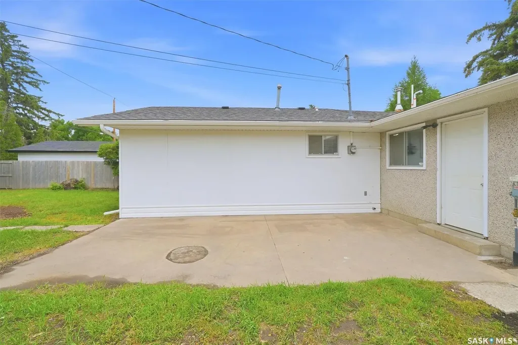514 V Avenue S Saskatoon SK S7M 3E9