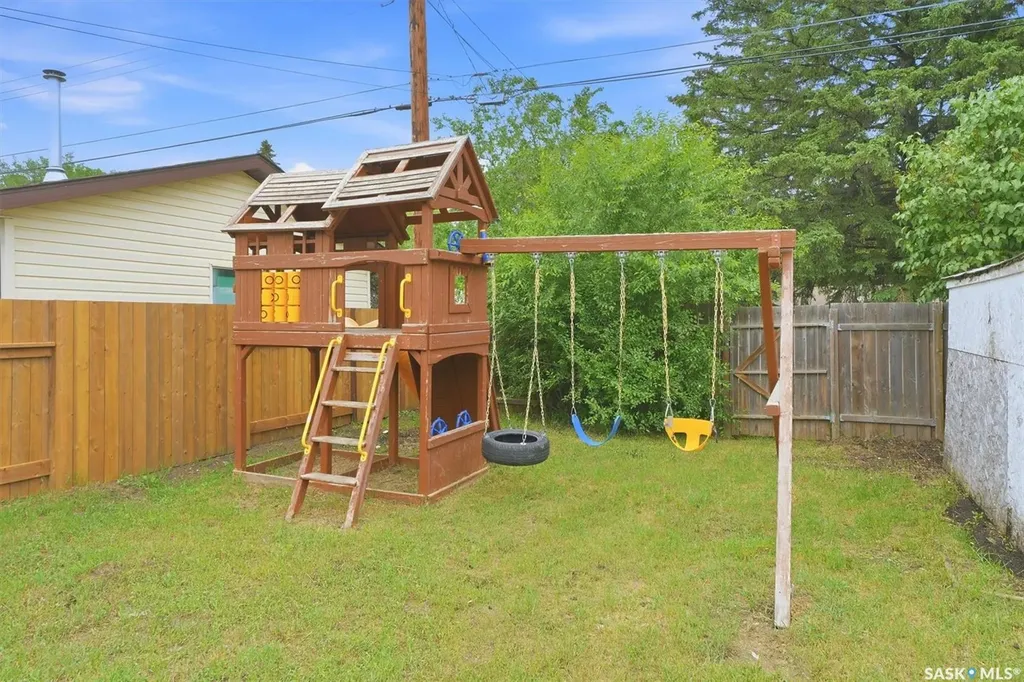 514 V Avenue S Saskatoon SK S7M 3E9