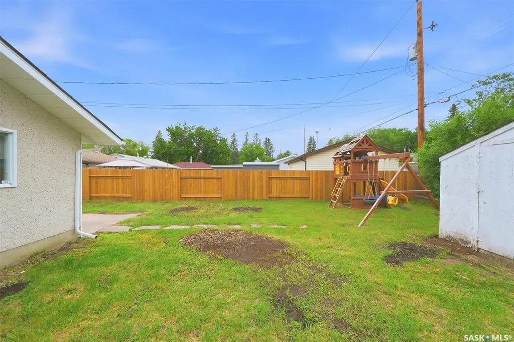 514 V Avenue S Saskatoon SK S7M 3E9