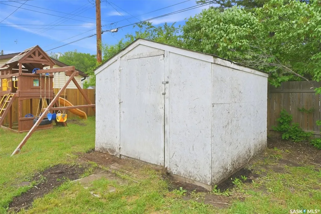 514 V Avenue S Saskatoon SK S7M 3E9
