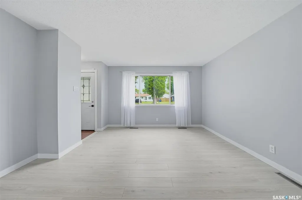 514 V Avenue S Saskatoon SK S7M 3E9