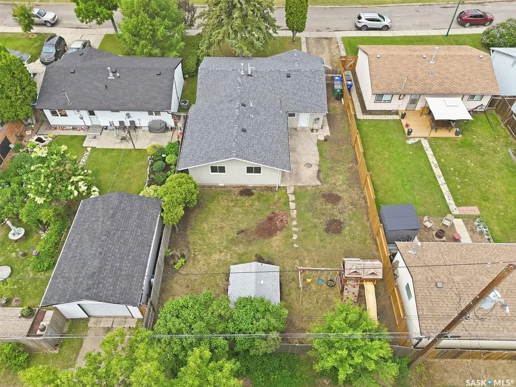 514 V Avenue S Saskatoon SK S7M 3E9