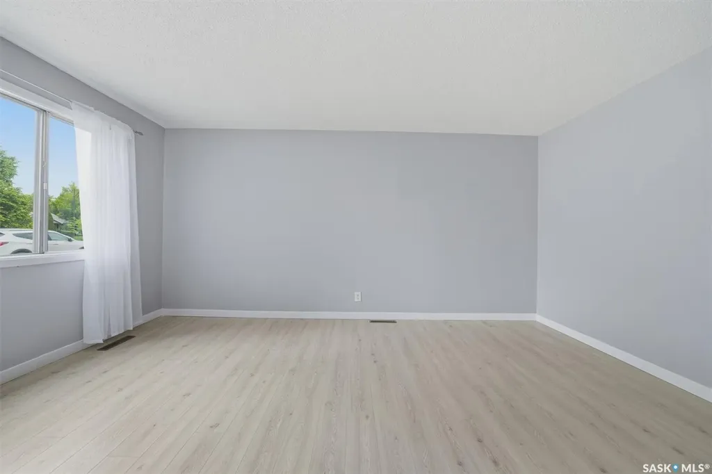 514 V Avenue S Saskatoon SK S7M 3E9