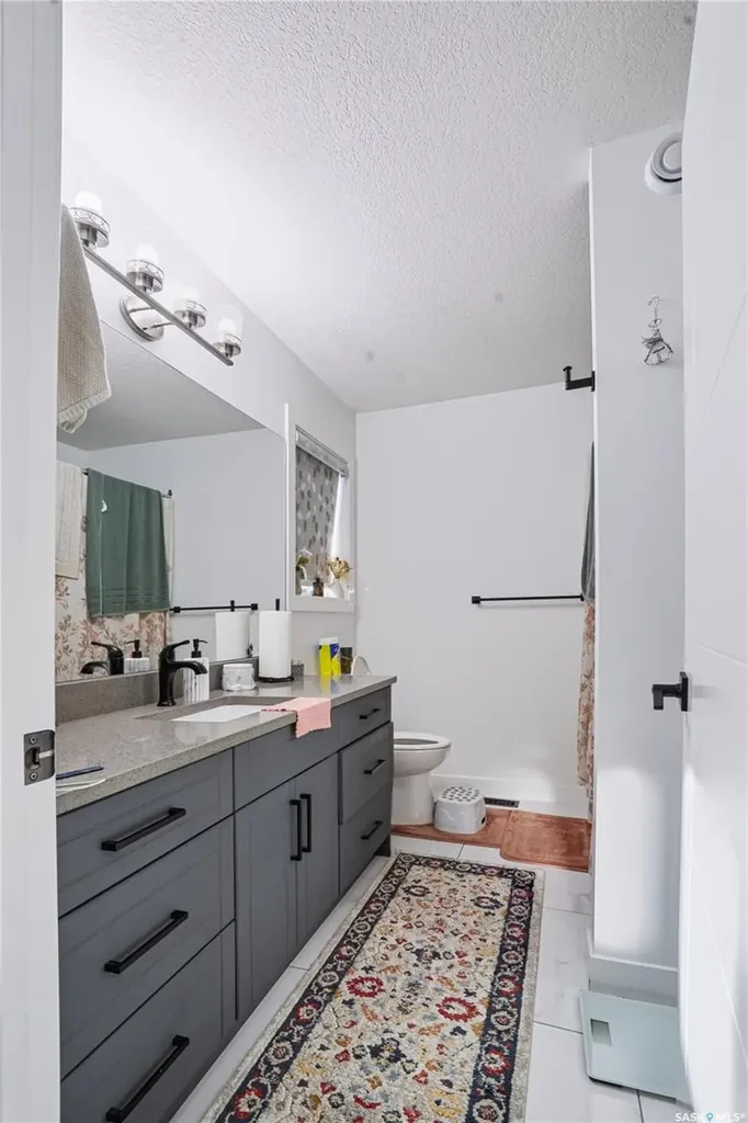 164 Thakur Street Saskatoon SK S7W 1C4