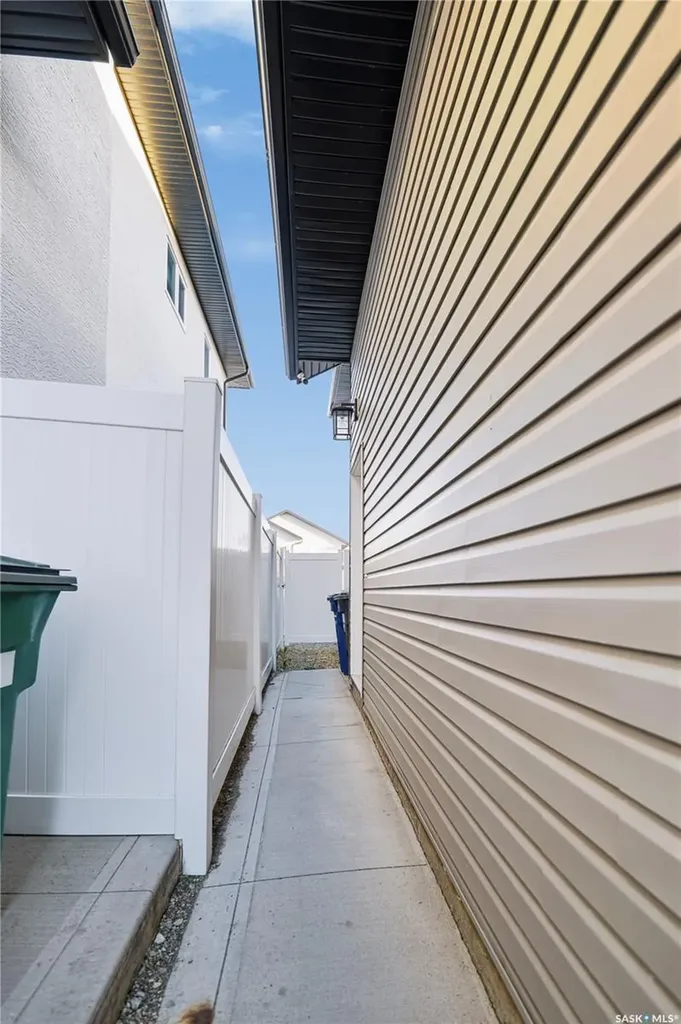 164 Thakur Street Saskatoon SK S7W 1C4
