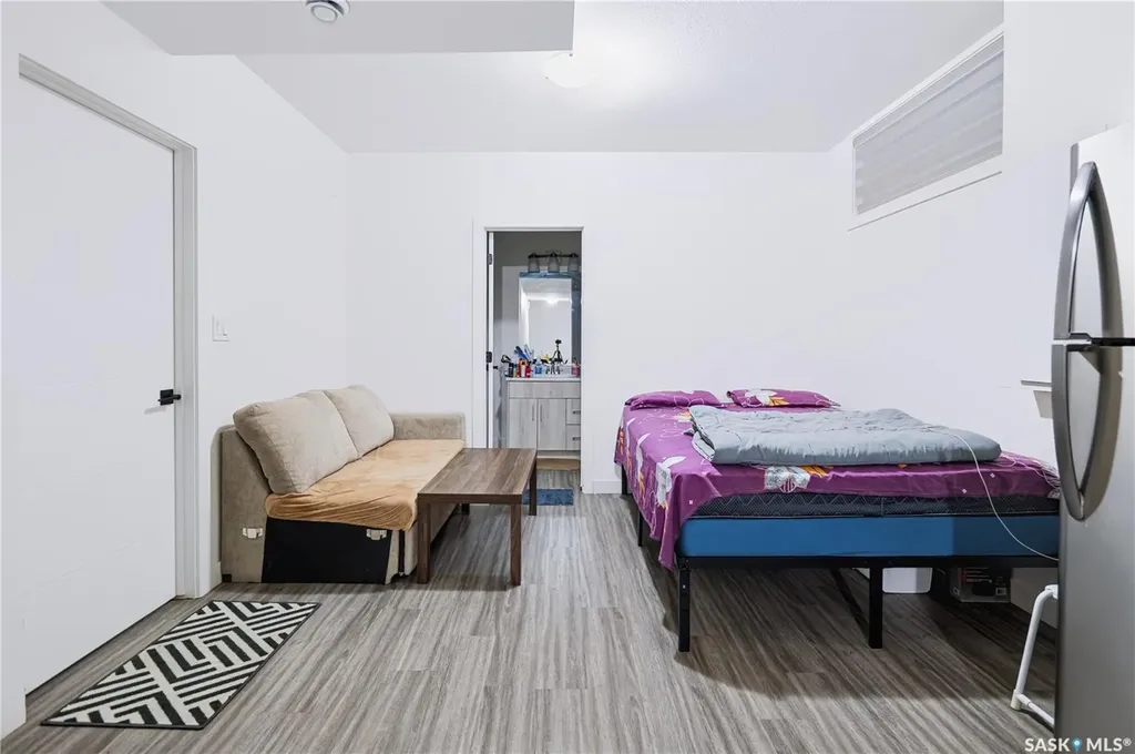 164 Thakur Street Saskatoon SK S7W 1C4