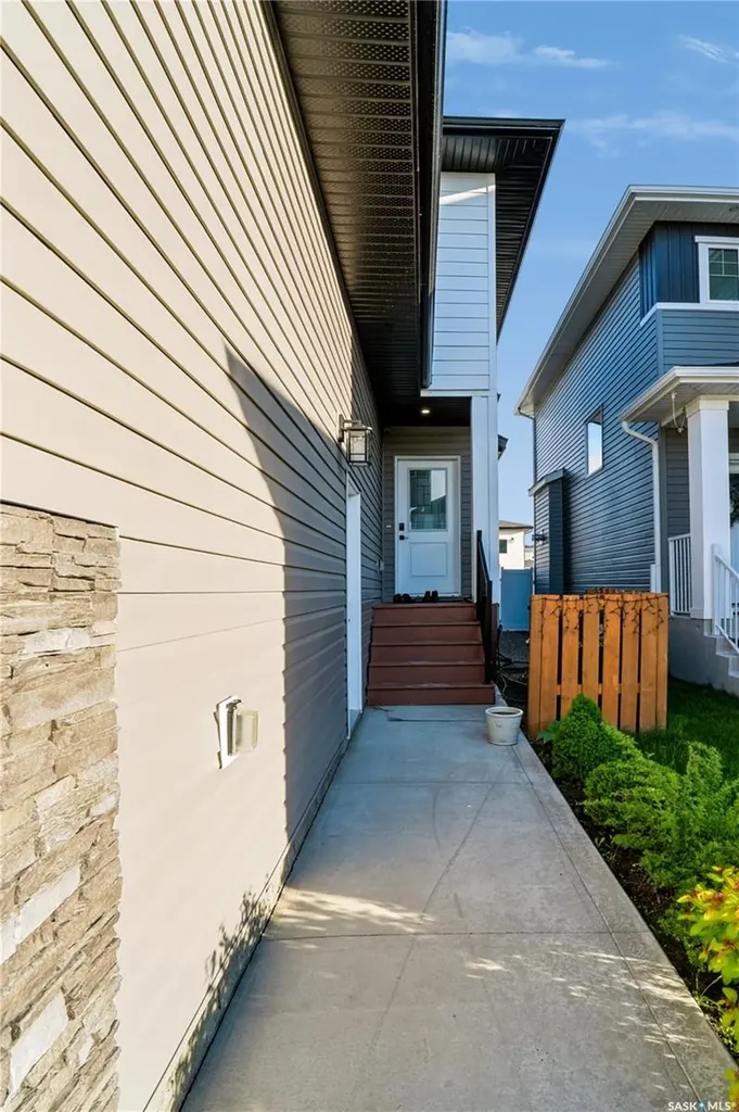 164 Thakur Street Saskatoon SK S7W 1C4