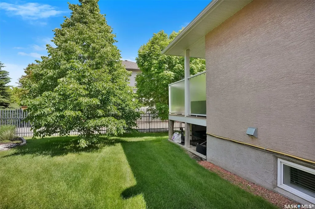10220 Wascana Estates Regina SK S4V 3E5