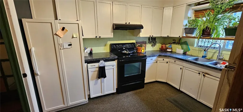 7 4th Avenue NW Hodgeville SK S0H 2B0