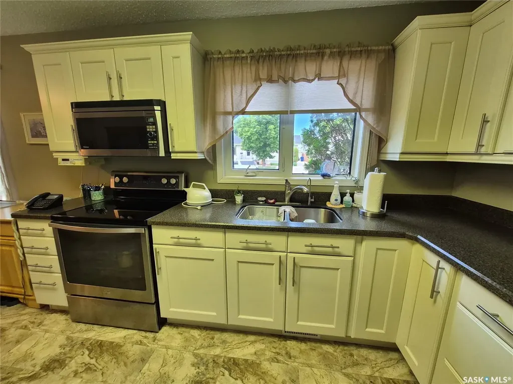 566 Dieppe Drive Weyburn SK S4H 2Y2