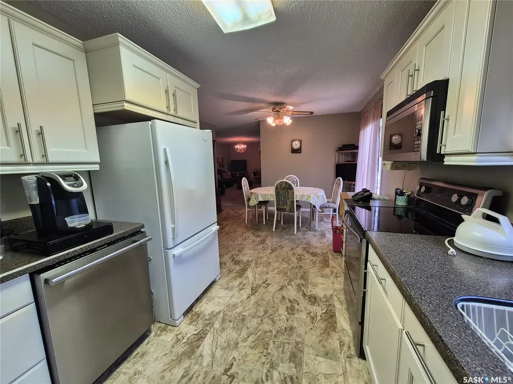 566 Dieppe Drive Weyburn SK S4H 2Y2