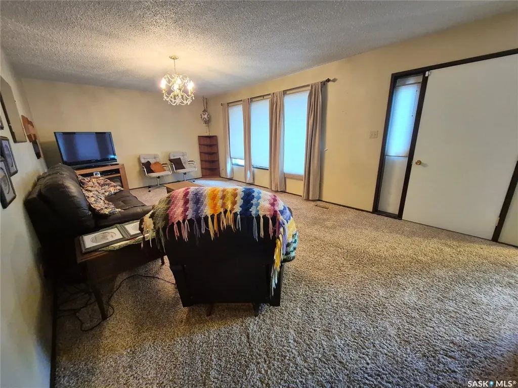 566 Dieppe Drive Weyburn SK S4H 2Y2