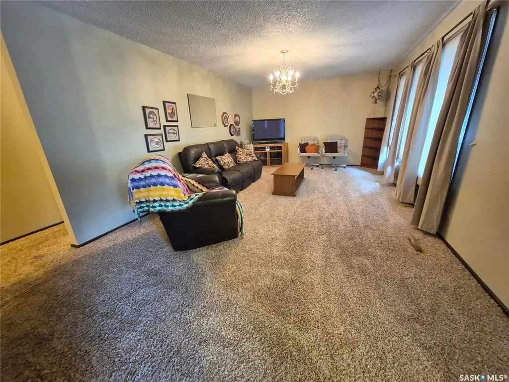 566 Dieppe Drive Weyburn SK S4H 2Y2