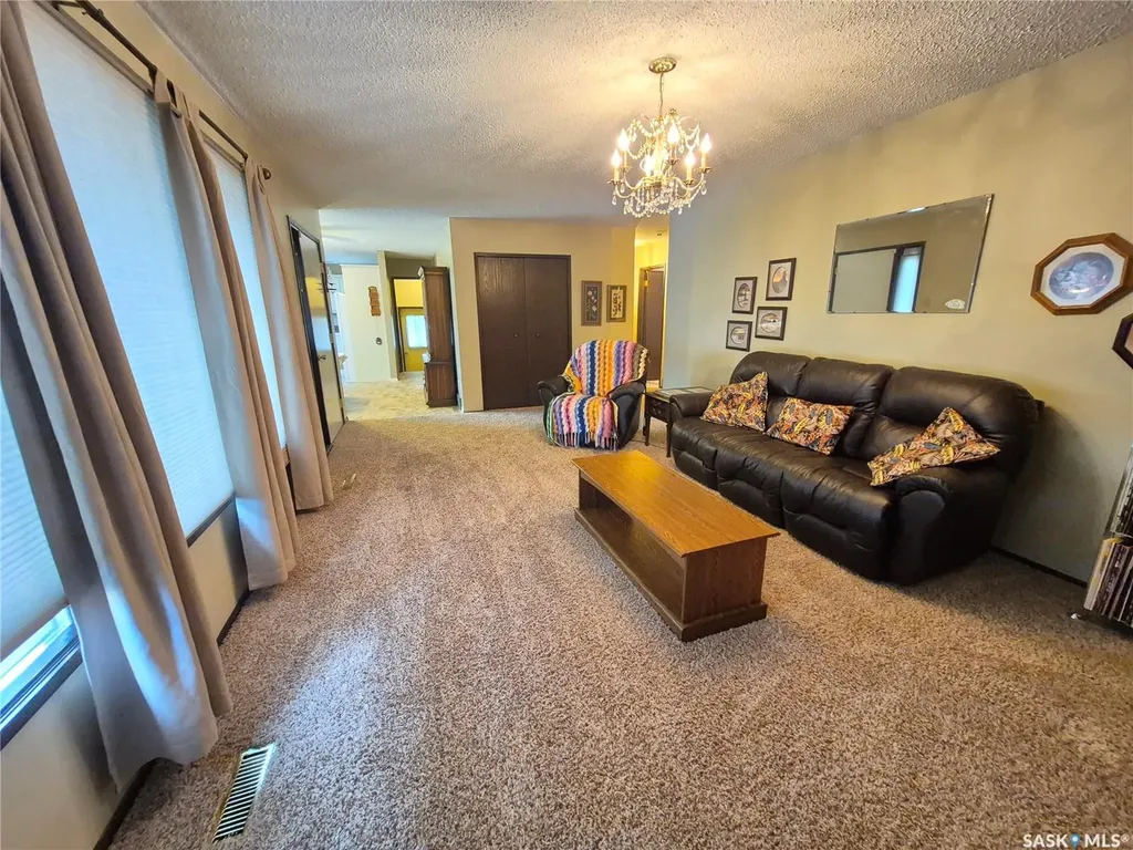 566 Dieppe Drive Weyburn SK S4H 2Y2