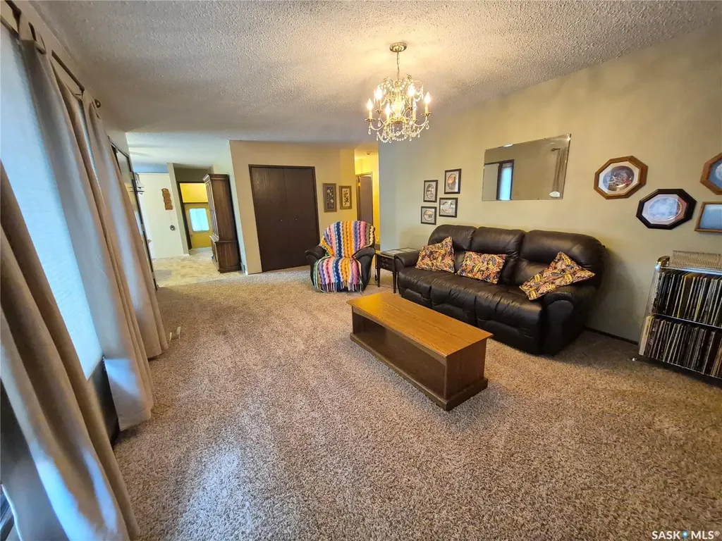 566 Dieppe Drive Weyburn SK S4H 2Y2