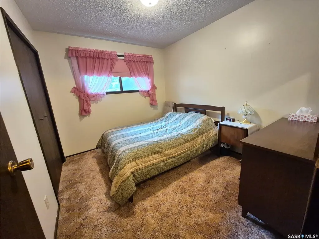 566 Dieppe Drive Weyburn SK S4H 2Y2