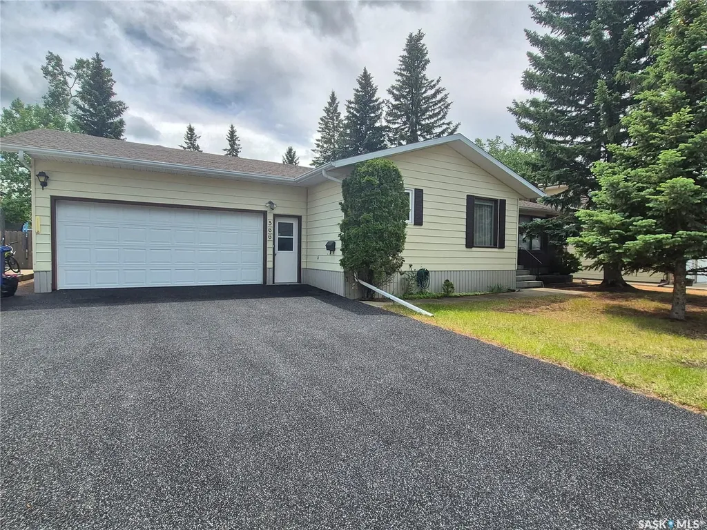566 Dieppe Drive Weyburn SK S4H 2Y2