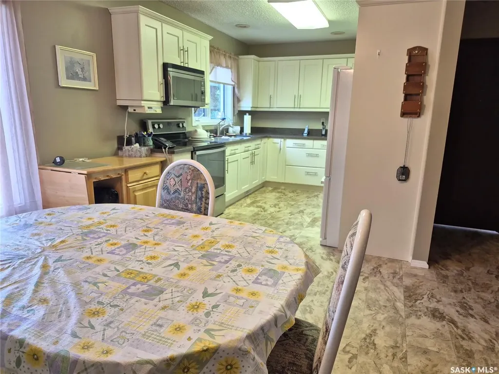 566 Dieppe Drive Weyburn SK S4H 2Y2