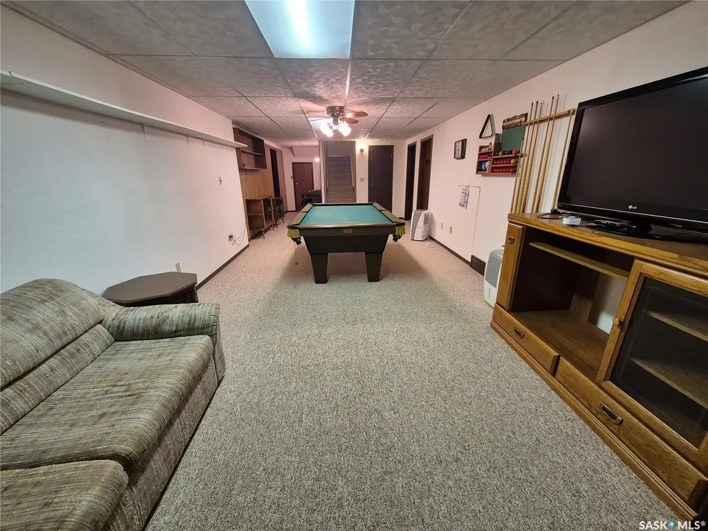 566 Dieppe Drive Weyburn SK S4H 2Y2