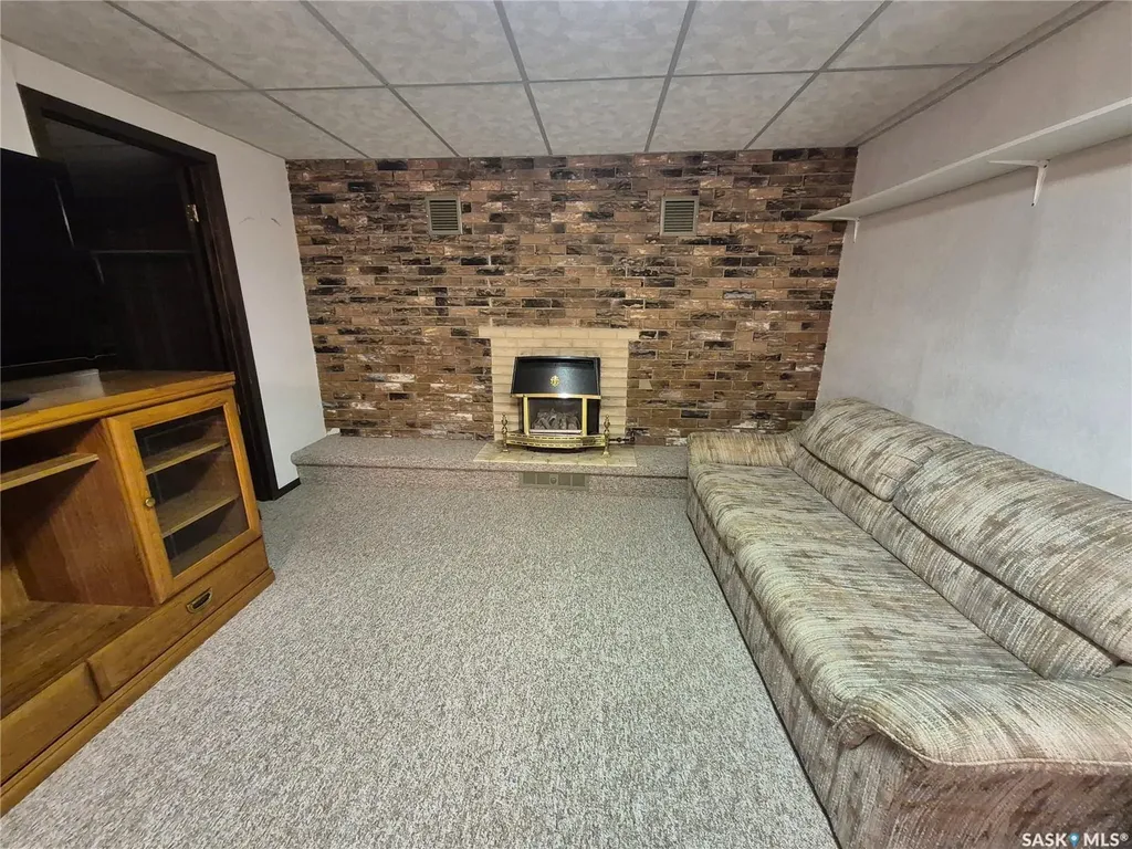566 Dieppe Drive Weyburn SK S4H 2Y2