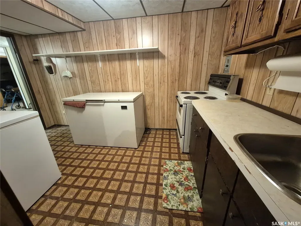 566 Dieppe Drive Weyburn SK S4H 2Y2