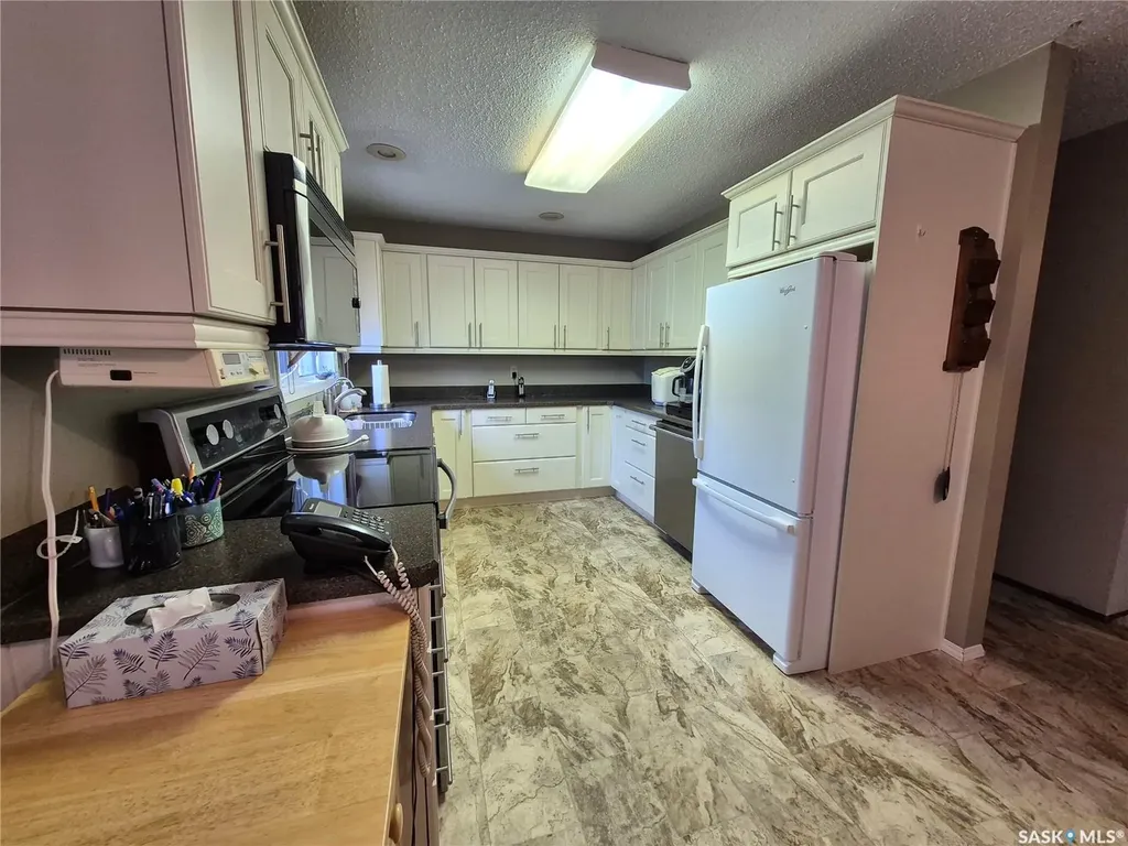 566 Dieppe Drive Weyburn SK S4H 2Y2